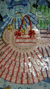 มาลัยเปล่ามาลัยแบงค์มาลัยธนบัตร แสดงความยินดีใส่ได้ 50 ใบ(ลูกค้าใส่เงินเองง่ายๆค่ะ)