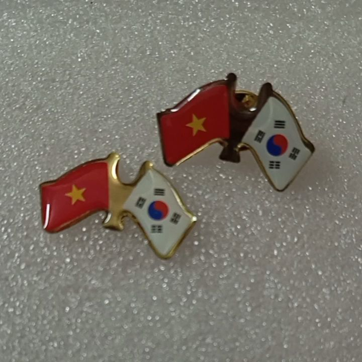 Huy hiệu cài áo lá cờ Việt Nam - Hàn Quốc, pin cài áo quà tặng Vietnam - Korean