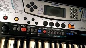 alat musik keyboard#piano yamaha psr 340disket normal second