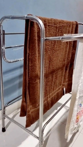 Jemuran Handuk Stainless Lipat: Pilihan Terbaik untuk Kamar Mandi Anda