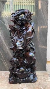 Tượng Đạt Ma múa rồng có tác dụng trấn trạch trừ những khí xấu gỗ mun kích thước cao 50-20-12cm