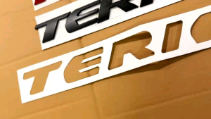 Emblem Hood Kap Mesin Mobil Rush Terios Hitam Chrome Merah .