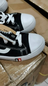 promo terbaru sepatu hitam/putih laki- laki dan perempuan hitam/putih 36-43