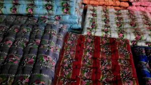 English Roses Doorgirft Handkerchief Perkhawinan Hantaran is an Unique Doorgirft in the Event of Wedding Parties(6.5cm X 4cm)