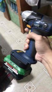 Thân máy vít Earthman IW1410 hoạt động ok không pin đã lên đế makita phổ thông nặng 1kg điều tốc thắng OK máy mạnh