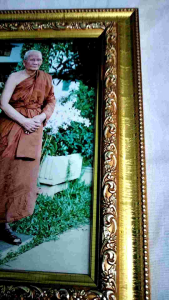 รูปภาพหลวงพ่อจรัญ พร้อมใส่กรอบสีทอง ขนาด4*6นิ้ว แขวนได้ตั้งได้ พร้อมบูชา