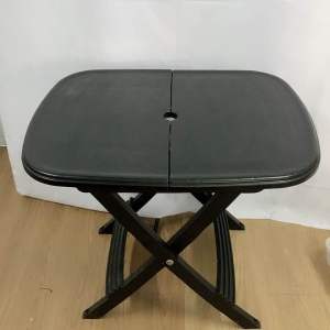 UniGlobal High Quality Foldable Table: Compact & Easy to Use