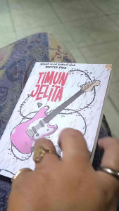 Novel Timun Jelita Volume 2 * Ini adalah novel komedi yang ditulis oleh Raditya Dika. Volume kedua dari seri novel Timun Jelita.