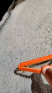 BERUS PENGHAPUS BULU KUCING ANJING ALAT PENGGULUNG BULU BERUS PEMBUANG HABUK & BULU MUDAH ALIH PORTABLE FUR & HAIR SCRAPER LINT REMOVER CLOTH REMOVING ROLLER BRUSH TOOL PET FUR CAT DOG SIKAT BERUS BULU KUCING 宠物除毛器A