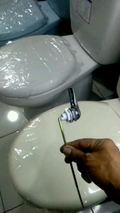 Sparepart closet duduk engkol depan Universal tuas flush closet Tuas siram lengan pegangan toilet