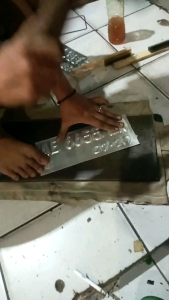 Plat Nomor Motor Putih & Hitam Pakai Logo (1 Set Depan Belakang)
