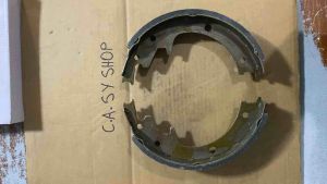 RUSI CARUZA 200fi REAR BRAKE SHOE ( PRENO SA LIKO )