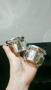 (Combo 5) hủ đựng kem 20gr hình trụ màu bạc cao cấp ( kèm nắp chặn)