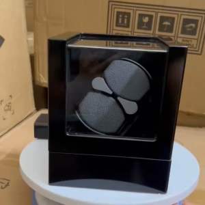 Hộp Xoay Đồng Hồ Cơ Chất Liệu Gỗ Phủ Sơn PU