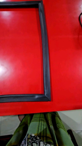 Karet Pintu Showcase Mini Polytron Original Ukuran 68x47 Cm Hitam