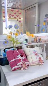 Set Khăn Tắm + Khăn Mặt Gấu Dâu Lotso Siêu Cute Cho Mẹ Và Bé Bông Mềm Mịn Siêu Thấm Hút Nhanh Khô Đa Năng