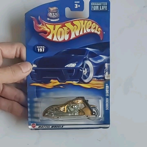 Diecast motor Hot Wheels Scorchin Scooter ( gold )