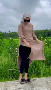 Kimia Tunik knit wanita masakini tunik knit hornet premium tunik wanita terbaru Tunik knit Hornets Tebal terlaris long tunik hornet knit import atasan wanita panjang long tunik atasan wanita remaja ootd style Baju tunik wanita belahan samping