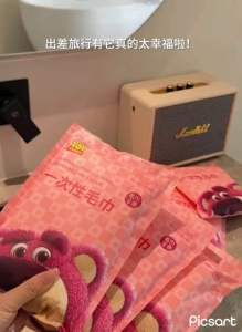140CM*70CM Lotso Travel Disposable Bath Towel Extra Large Thick 草莓熊旅行浴巾毛巾加厚加大一次性浴巾 Tuala Mandi Pakai Buang Corak Beruang Strawberi | Tebal & Besar Sesuai Untuk Travel