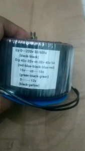 Trafo donat untuk amplifier 5amper output CT 35 VOLT ekstra 15 volt. tinggi 7 cm lebar diameter 14 cm.