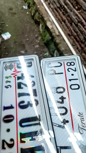 VARIASI AKRILIK AKSESORIS MOTOR TEKS HITAM LIS HOLOGRAM