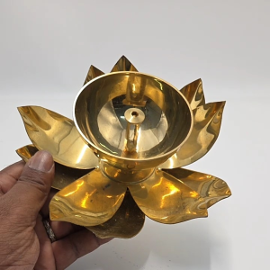 Lotus Design lamp | Brass lamp | vilaku | Handmade | Made In India