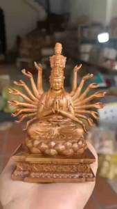 Tượng phật bà trên ô tô phòng trà ngìn tay mỗi ngàn tay thể hiện năng lực cứu độ vô biên gỗ bách mun trắc cao 15-10-6cm