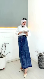 Rok Jeans Theana Skirt: Bahan Jeans Berkualitas & Desain Rok Skirt
