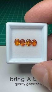 บุษราคัม (yellow sapphire) ขนาด 5x4 มม.  พลอยธรรมชาติ  พลอยสีส้มทองสวย ใส สะอาด
