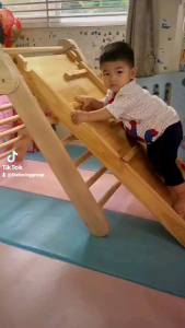 Pikler Triangle Foldable Climbing Frame ชุดปีนป่าย ชุดปีนสามเหลี่ยม รวมสไลเดอร์ ของเล่นเด็ก ปีนป่ายไม้ สไลเดอร์ 2 ด้าน เสริมพัฒนาการ สร้่างกล้ามเนื้อ EF Montessori
