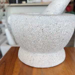 ครกหิน สีชมพู หินแกรนิต ขนาด6/6.5/7/8นิ้ว พร้อมสาก ใช้ตำพริกแกงได้ ทรงโบราณ มีหูจับ