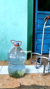 TROLI 2 GALON LEEMINERAL PRAKTIS TANPA D ANGKAT GALON NYA/RODA LEEMINERAL/GALON TROLY