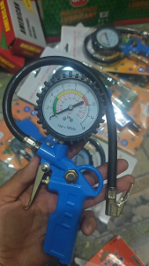 Bộ Bơm và Đồng Hồ Áp Suất 25/D - Công Cụ Đo Áp Suất Xe Hơi Chất Lượng Cao