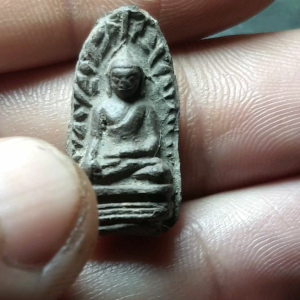 พระรอดมหาวันพิมพ์ใหญ่ ช่างหลวง  เนื้อเขียว สุดสวยมากๆครับ