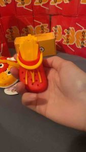(Hàng có sẵn giao liền) Crocs Mcdonald’s Móc khóa 2024Bộ sưu tập móc chìa khóa Mcdo Crocs Đồ chơi hấp dẫn dành cho trẻ👍