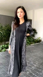 ชุดเดรสคอยู U ทรงแขนยาว ความยาวคลุมเข่า 💘 กำลังดีงาม อัดพลีทเนื้อแน่น AA Premium ตัอต่อ ผ้าเมทาลิคเนื้อดีด้านข้าง สีเหลือบทอง วิบวับ ✨✨✨✨ แถมแต่งกระดุม สีทอง หรูหรา