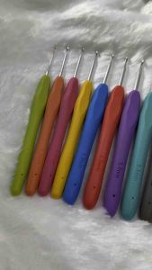 เข็มโครเชต์ หัวอลูมิเนียม ด้ามยาง ขนาด 2-10 มม