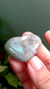 #JD005 Labradorite ลาบราโดไรต์ หัวใจ หินธรรมชาติ หินสะสม ขนาด 2.8×3.9 cm