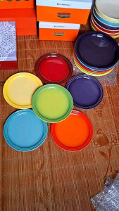 ( Tách lẻ 1) đĩa 18cm sắc màu Le Creuset (màu đỏ cam vàng xanh lá xanh dương tím): Dùng được máy rửa bát lò vi sóng