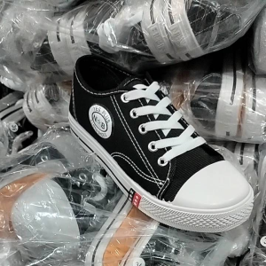sepatu MB tali terlaris buat sekolah warna hitam putih