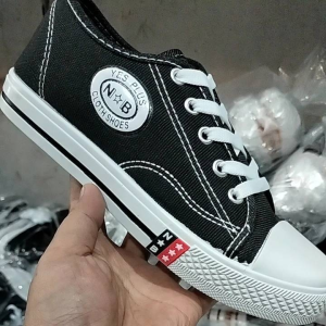 Sepatu MB Terlaris Terbaru: Desain Modern dan Nyaman