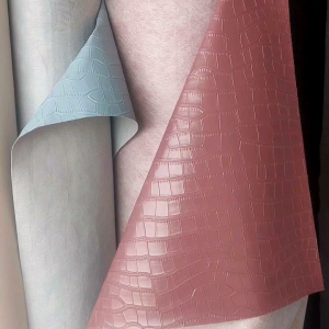 Kain Kulit Sintetis Motif Buaya – Bahan PU Leather Premium untuk Tas / Dompet / Sabuk