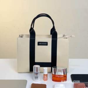 AMBASSADOR l Manhattan Mini for iPad กระเป๋าผ้าแคนวาส กระเป๋าผ้า Crossbody tote bag กระเป๋าสะพาย 8132
