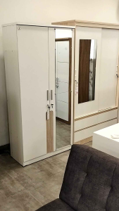 Lemari Pakaian Minimalis Scandinavian Putih.