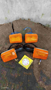 ไฟเลี้ยวหน้า หลังซุปไฟเหลี่ยม C70S C90S (เซท 4 ดวง)