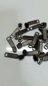 5 ชิ้น หัวซิปไนล่อนเบอร์ สีรมดำ แพ็ค 12 ชิ้น