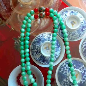 สร้อยหยกธรรมชาติเนปาล หินแห่งความสงบสุขและความสงบทางจิตวิญญาณ มีความเชื่อสวมใส่เพื่อขับไล่สิ่งชั่วร้ายและช่วยให้นอนหลับสนิท   เส้นผ่านศูนย์กลาง 7 มม. ยาวทบ19นิ้ว