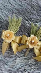 Chest corsage gold