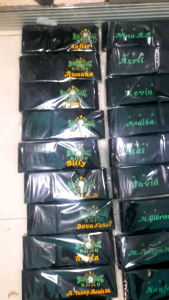 Kopiah Bordir Nama: Desain Unik & Aksesoris Pesta