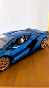 Lamborghini Sian Die-Cast Model Toy 1/18 1:18 Scale Model Collection Vehicle Car Collectible